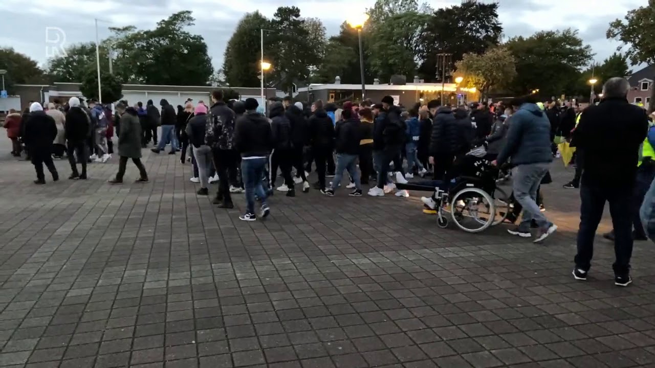 Honderden aanwezigen bij stille tocht voor 17-jarig slachtoffer dodelijke steekpartij Rozenburg