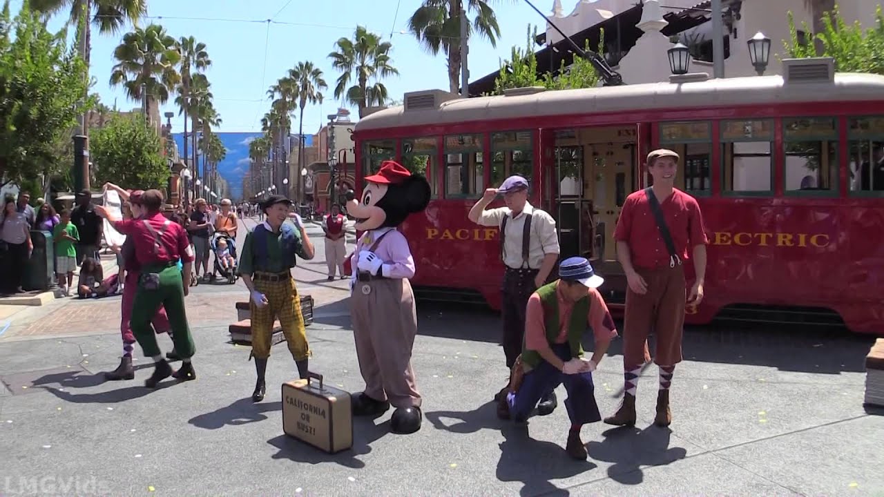 Red Car News Paper Boys 2014 Disney's California Adventure 1080p Full Complete Show