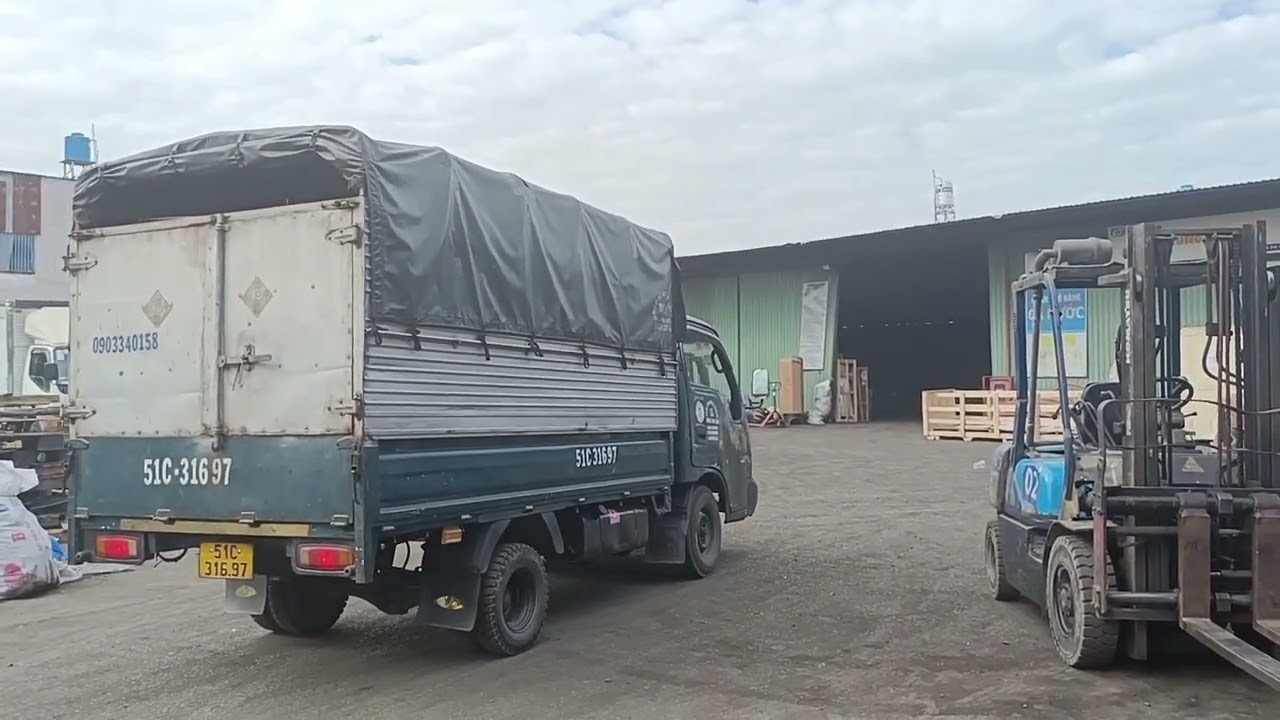 Chành xe Trong Tấn vào buổi sáng hàng và xe
