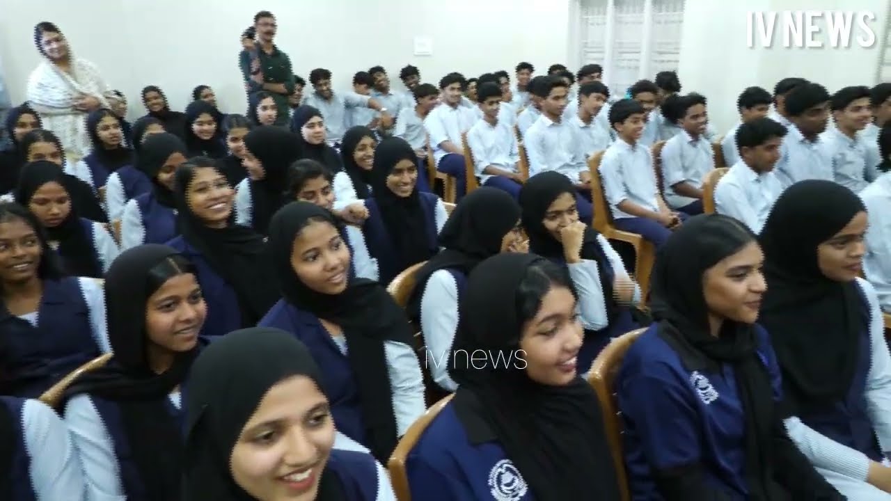 നാദാപുരം ഗവ.ആശുപത്രിയുടെ ദയനീയം ചിത്രംവരച്ചുകാട്ടി സ്ഥാനാർത്ഥികൾക്ക് മുമ്പിൽമീഡിയ ക്ലബ്ബ് വിദ്യാർഥി 