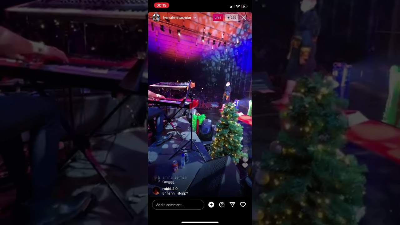 &THORN;egar &thorn;u blikkar - Herra hnetusmj&ouml;r live &aacute; julevenner emmsje gauta 2021
