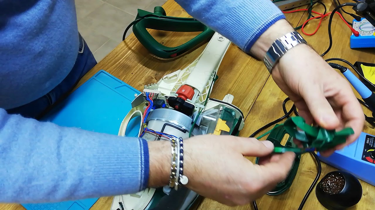 Folletto VK 135 sostituzione motore parte 1