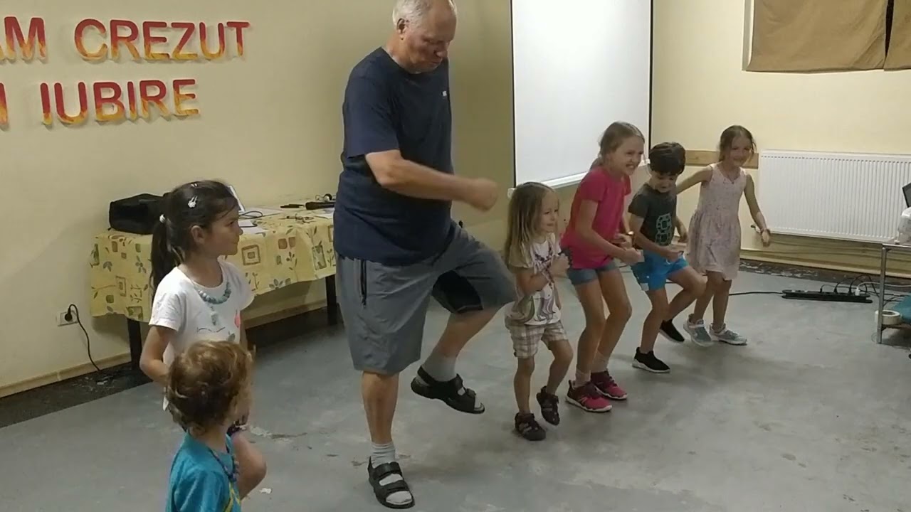 Elephant 🐘 dance in Maracineni, Romania