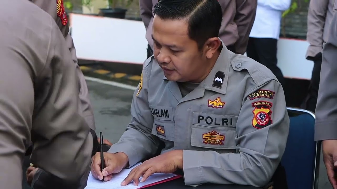 Polresta Cirebon Gelar Apel Pengecekan Senjata Api Personel