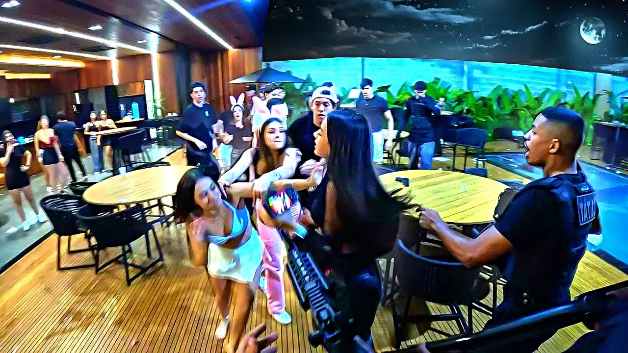 🚨BRIGA FEIA🚨AS MENINAS SA&Iacute;RAM NO SOCO NA FRENTE DOS POL&Iacute;CIAS!
