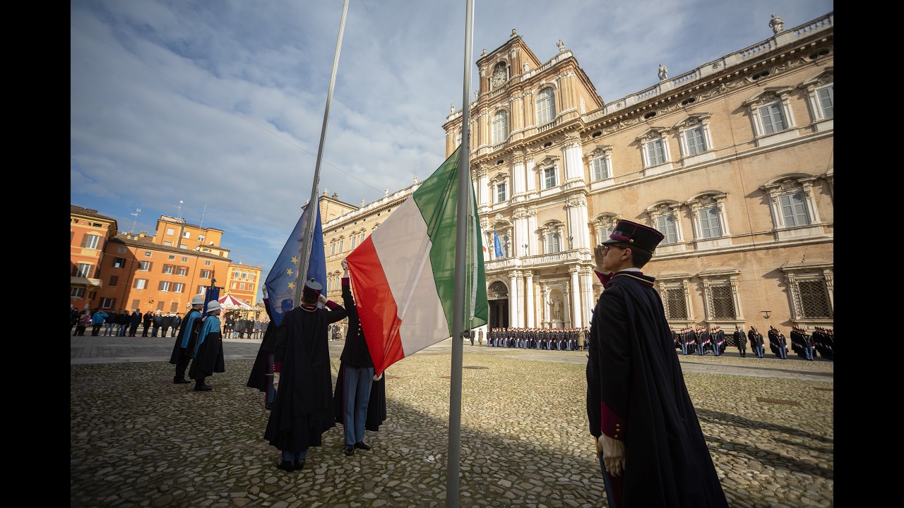 Modena, alzabandiera per ricordare la prima sfilata pubblica del Tricolore