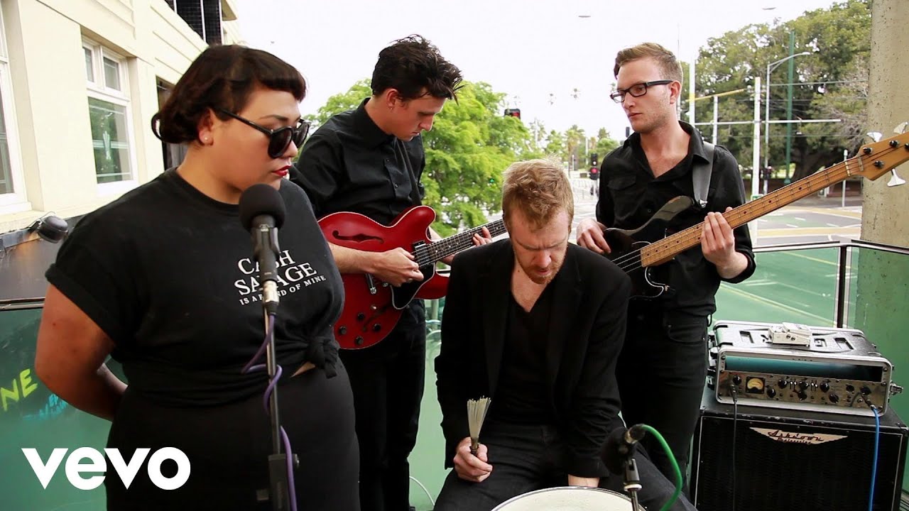 Kira Puru - One Eye Open (BalconyTV)