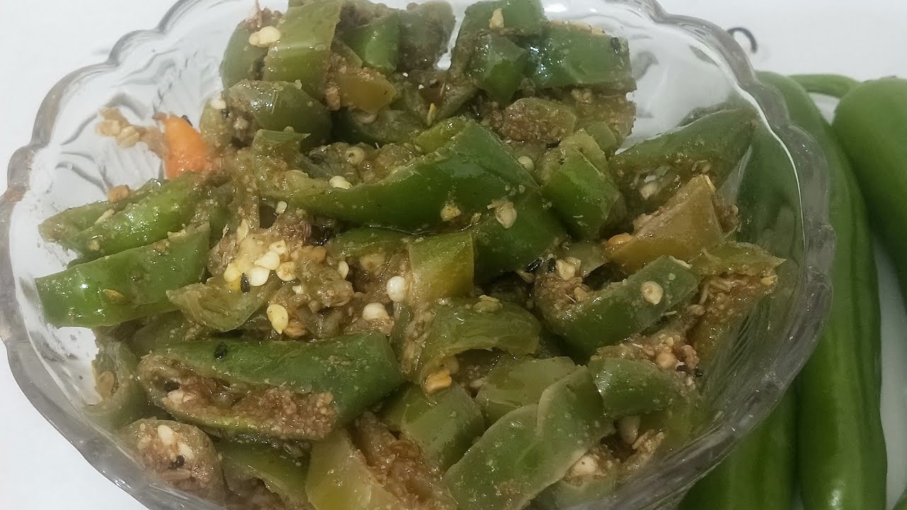 Green Chilli pickle 🥒 made by Aliza ka kitchen.how to make green Chilli pickle