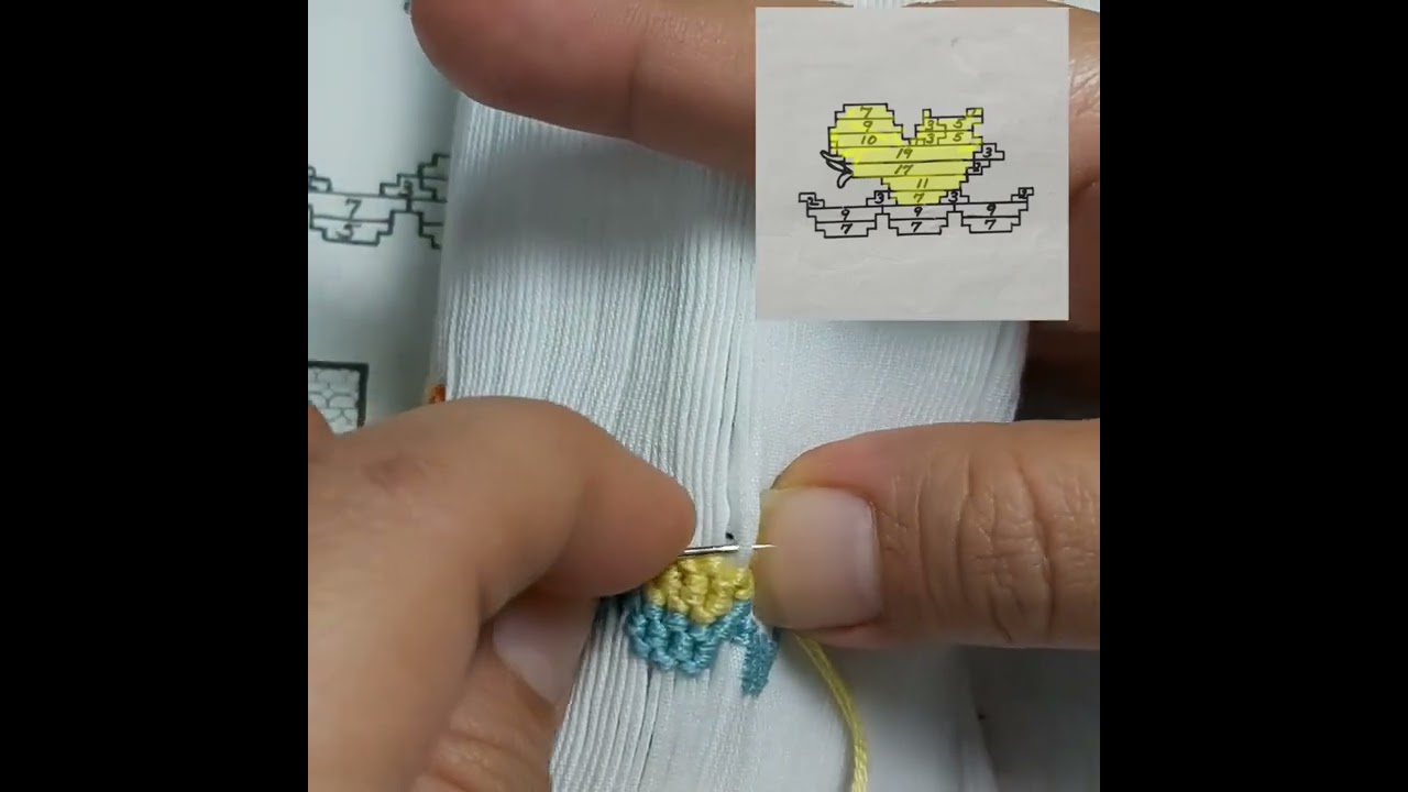 Patitos en bordado español o punto smock