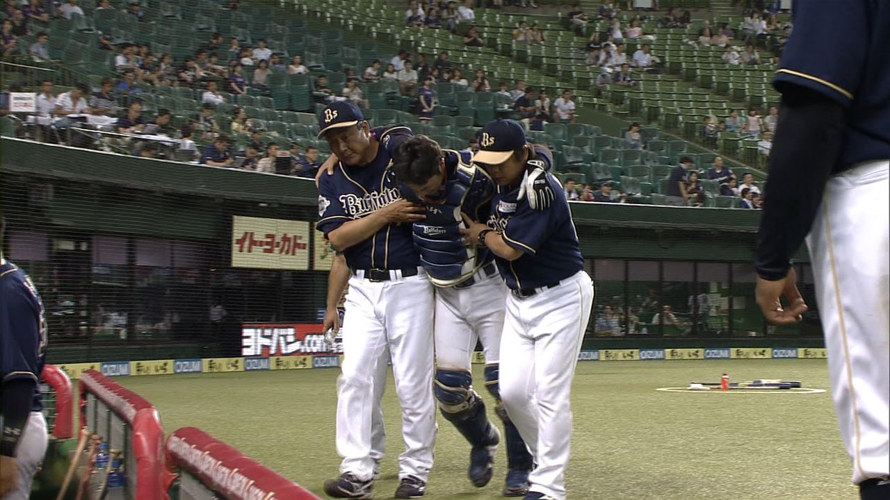 【プロ野球パ】伊藤光、負傷退場 炭谷と本塁上交錯で  2014/07/11 L-Bs