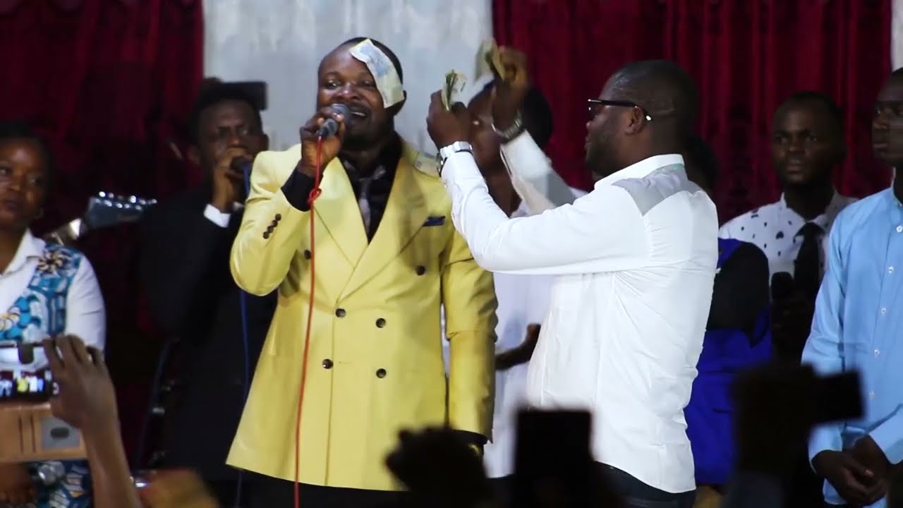 FELLY NGELEKA CONCERT TSHIKAPA 