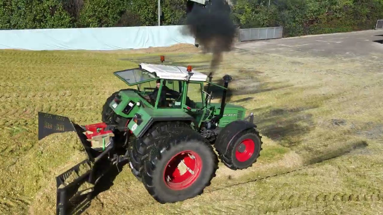 Fendt Favorit 615 LSA & Fendt Vario 930 TMS – Power auf dem Maissilo!