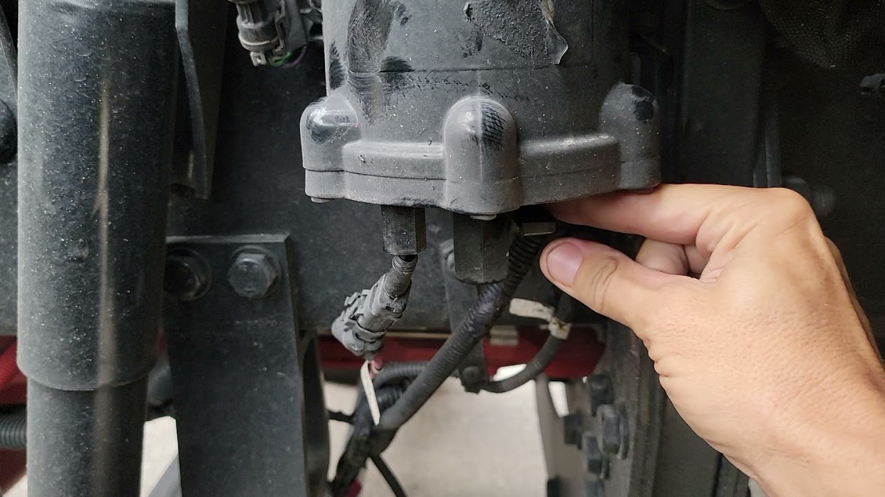 HOW TO Drain Water Fuel Separator (Cummins X-15)