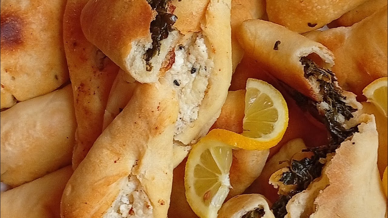 #فطائر السبانخ والجبنة بعجينة قطنية ولا أروع😋😋😋