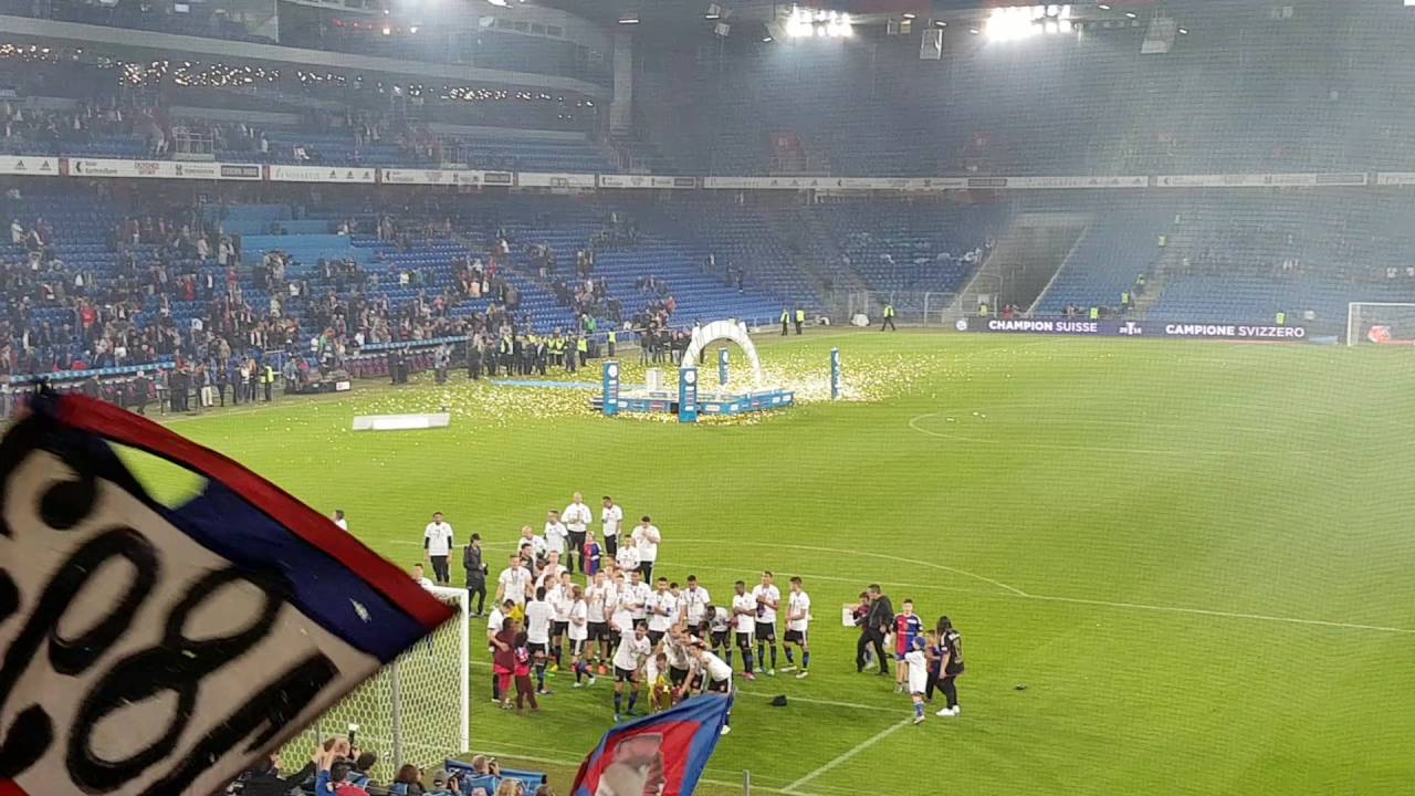 FC Basel Meister 2015/16 Pokalübergabe