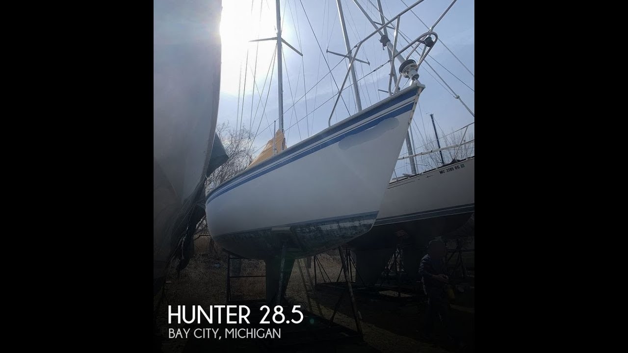 [SOLD] Used 1986 Hunter 28.5 in Bay City, Michigan