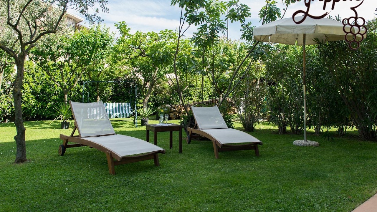 B&b Il grappolo Foresteria Lombarda | Sirmione, Italy | Hotel Review 🏩