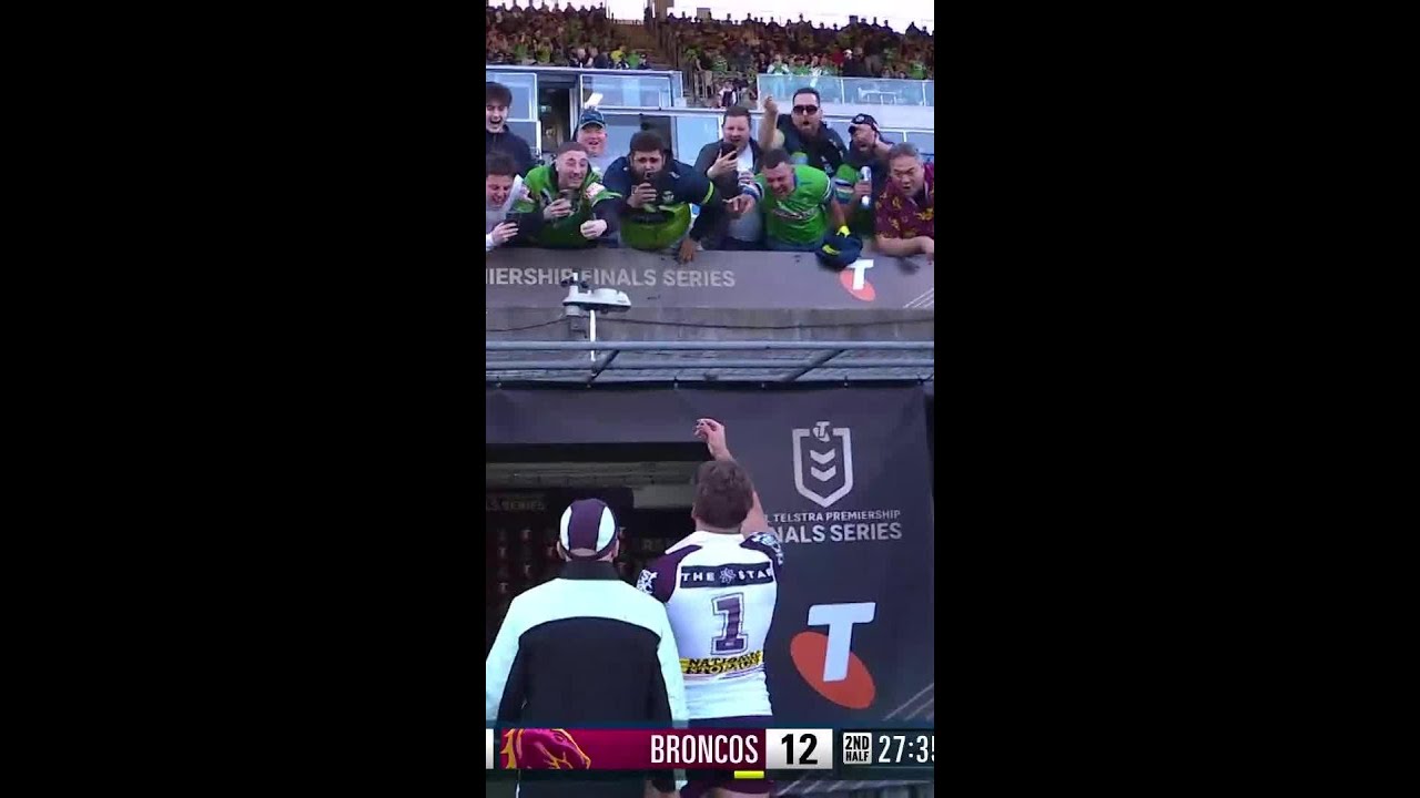 The Canberra crowd with a message for Walsh on his way to the bin. 😳