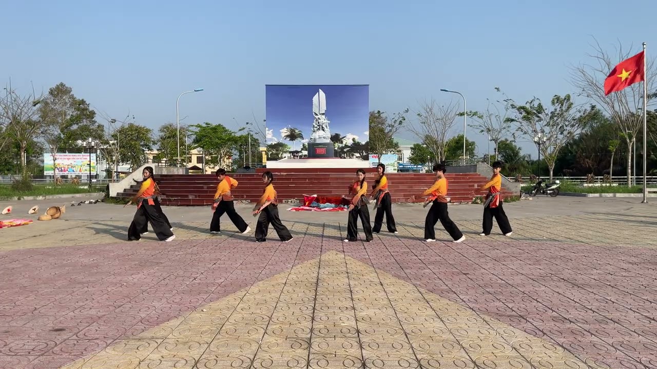 Hội LHPN xã An Thạnh diễu hành hưởng ứng Bầu cử và Dân vũ 08 3múa