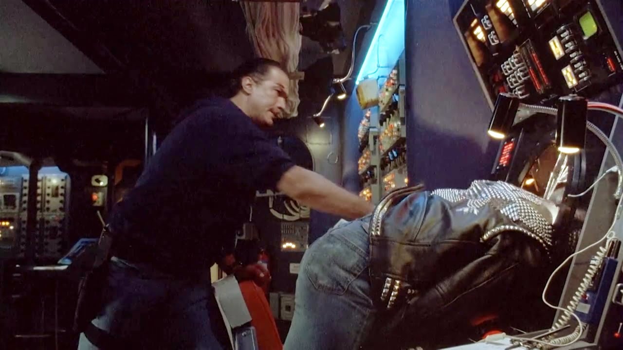 Casy Ryback vs Strannix final fight - Under Siege (1992) HD
