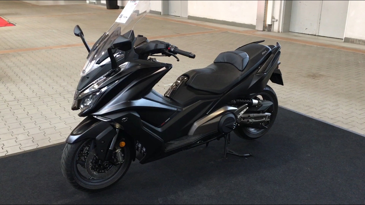 Kymco AK 550 - Walkaround, Helmet Storage, Seating Position and more