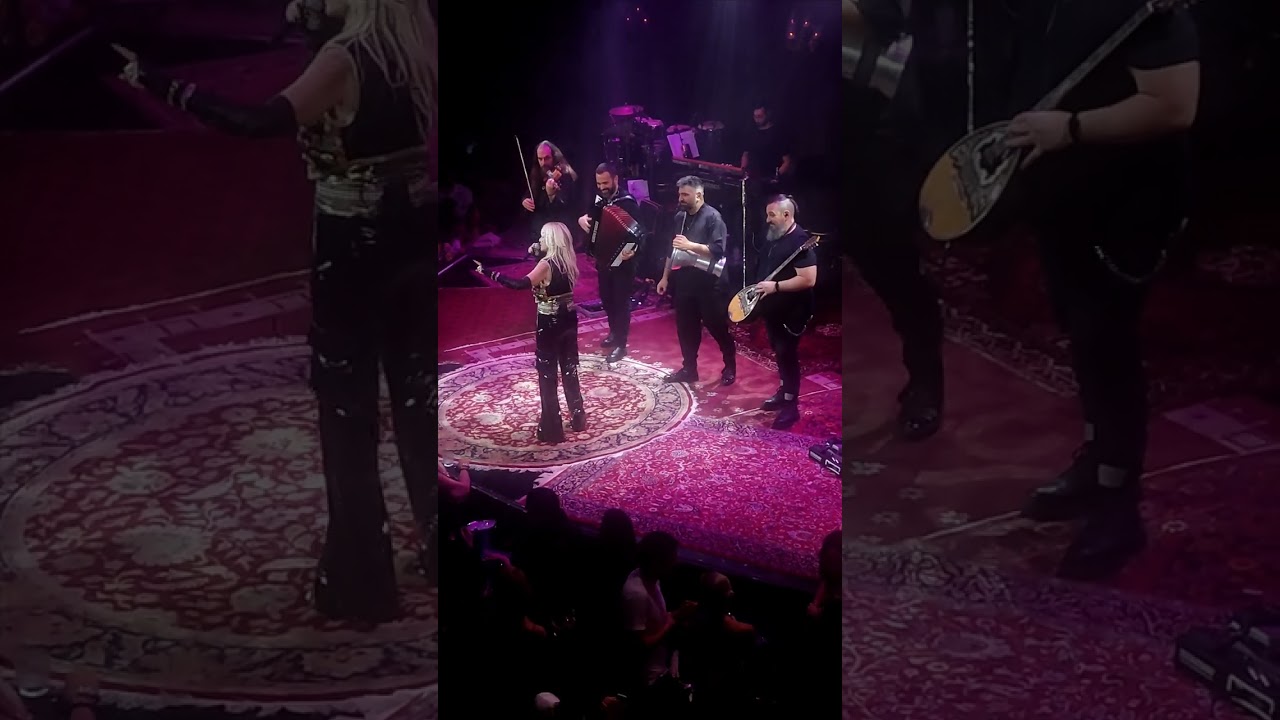 Anna Vissi⚡ Ολυμπιακός & Παναθηναϊκός στο closing του Hotel Ermou 8 ⚡Η Άννα τίμησε κ τους δύο