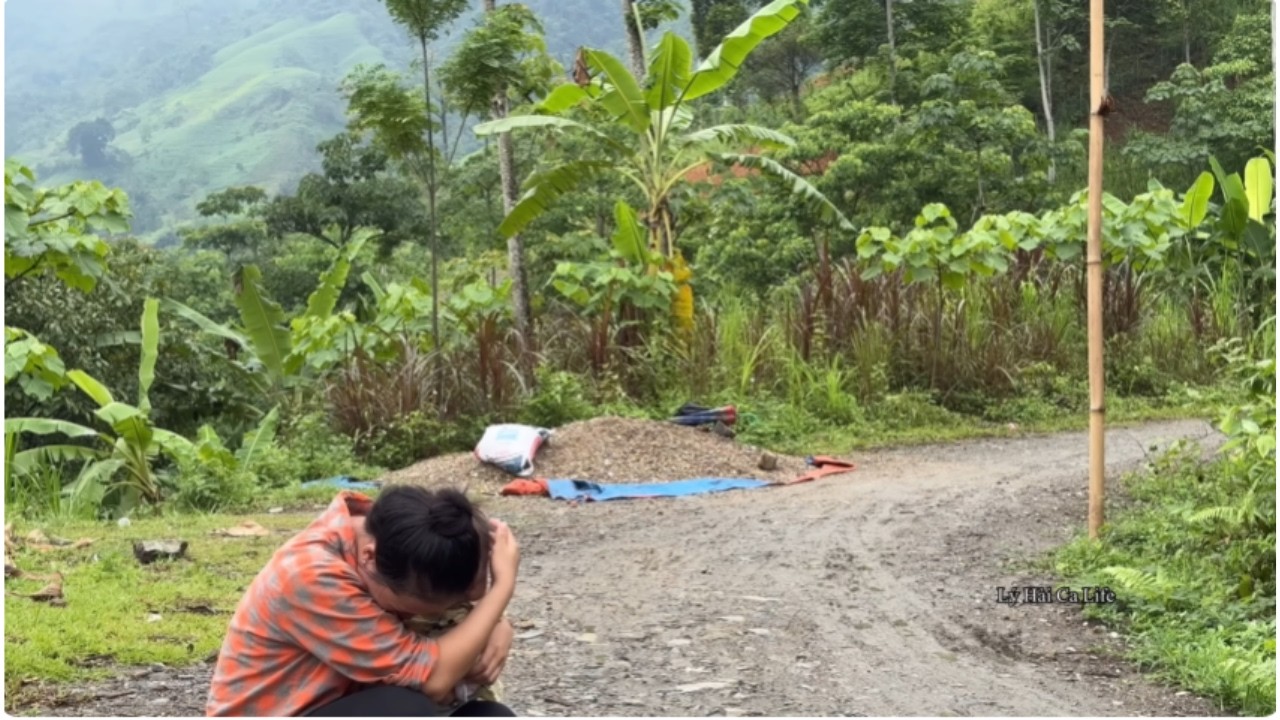 Double pain: Single mother in a dead end separates her child because she wants her child be well-off