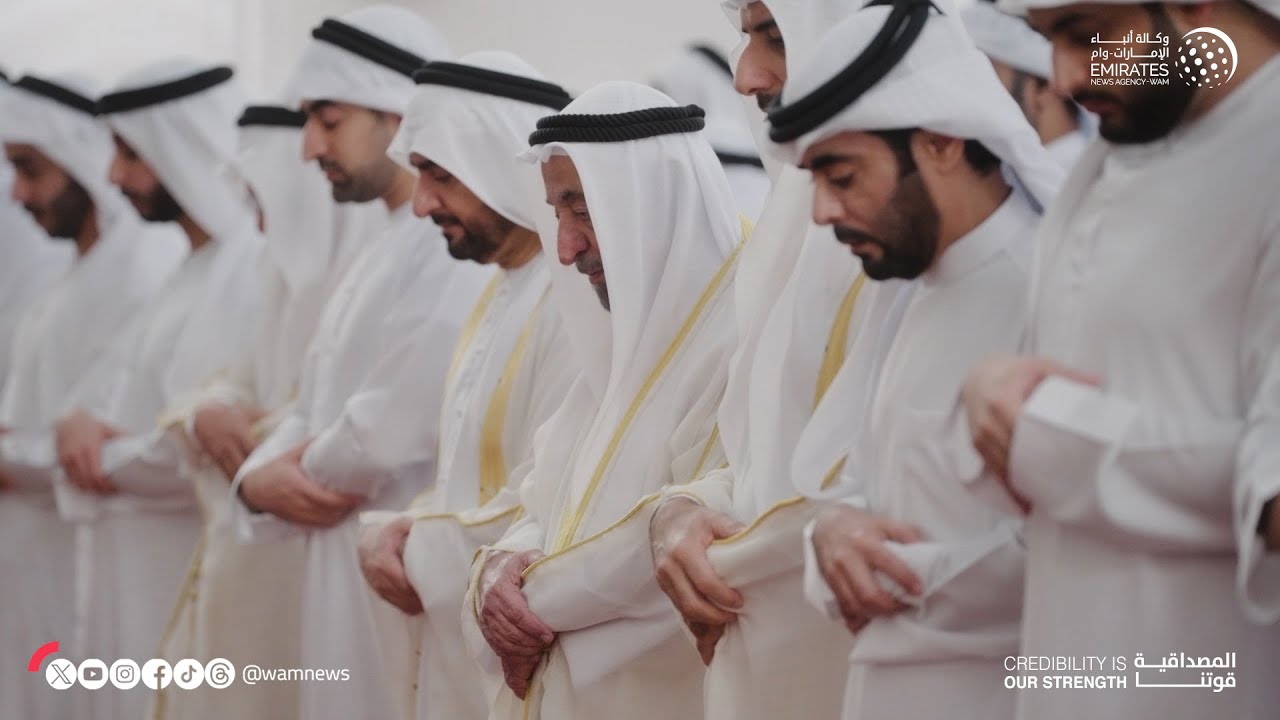 سلطان القاسمي يؤدي صلاة عيد الأضحى المبارك في مسجد الشارقة