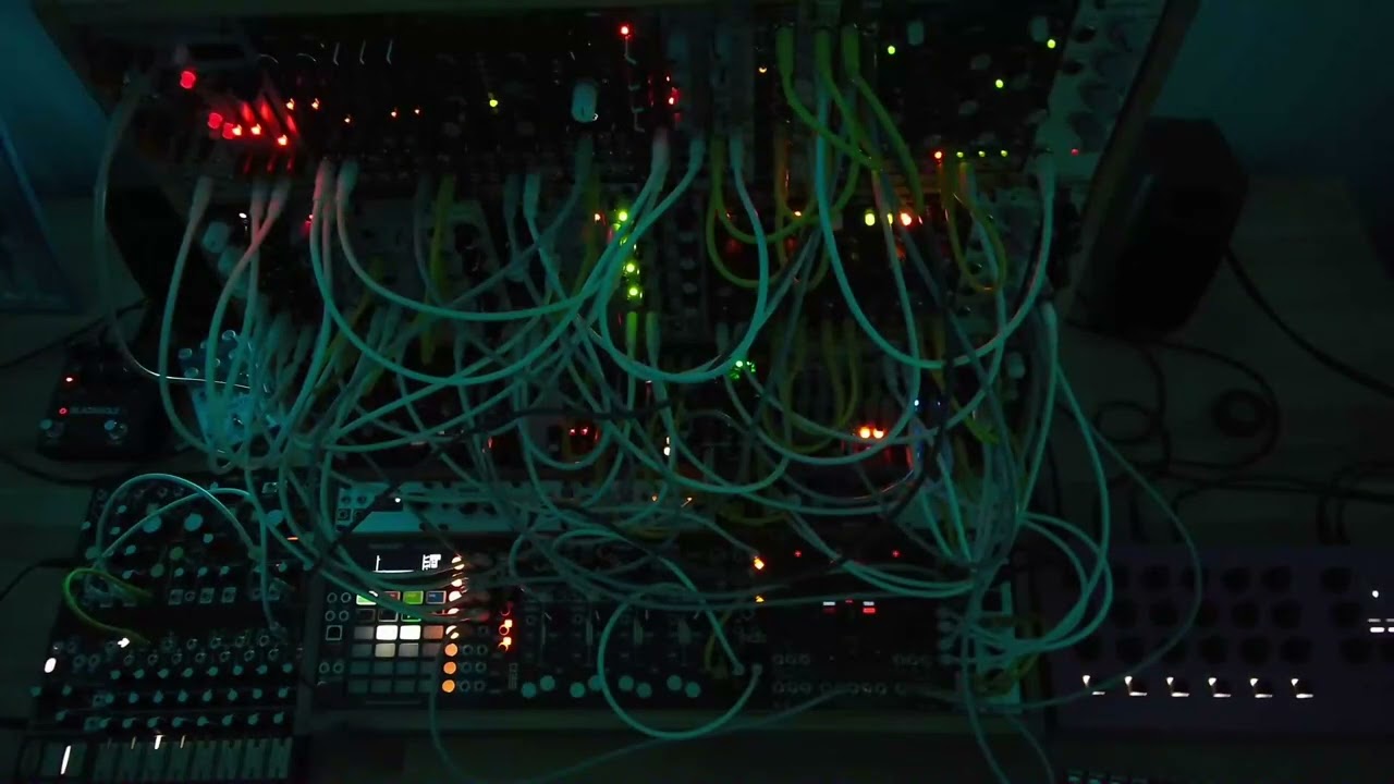 Modular Ambient Drones w/ Elmyra 2, Vhikk X, Make Noise Strega & more