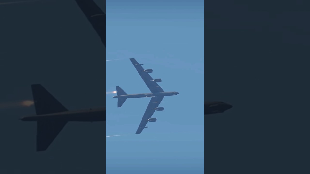 American b-52 bomber missile chase #WarThunder #MilitaryAircraft #FighterJet