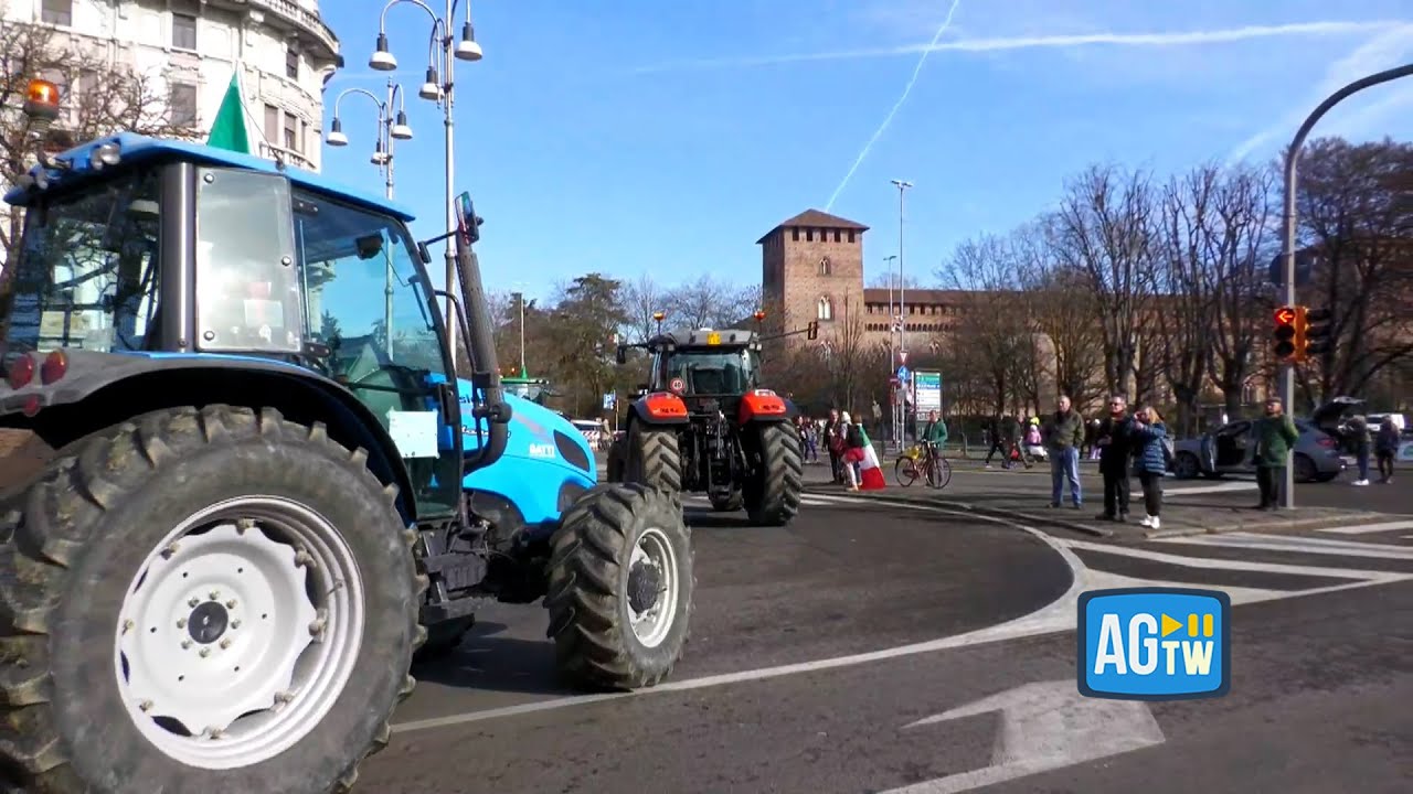 Protesta trattori, gli agricoltori invadono Pavia sostenuti dai cittadini