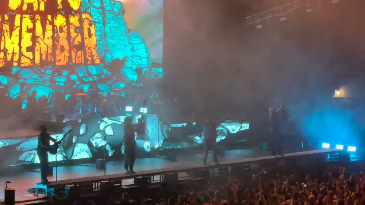 A Day To Remember - The Downfall Of Us All/I'm Made of Wax, Larry, What Are You Made Of? - Live