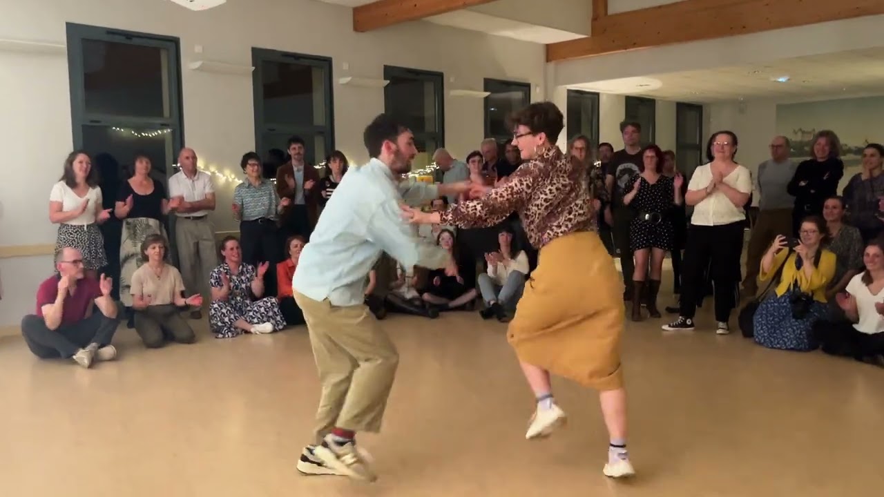 Lizzy Bourbon & The Old Swing Men ! Démonstration de Lindy Hop avec Marion et Sylvain