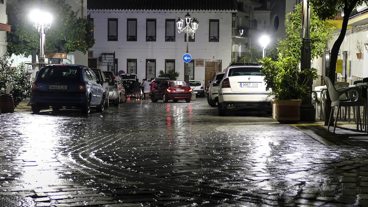 Canillas de Aceituno at night