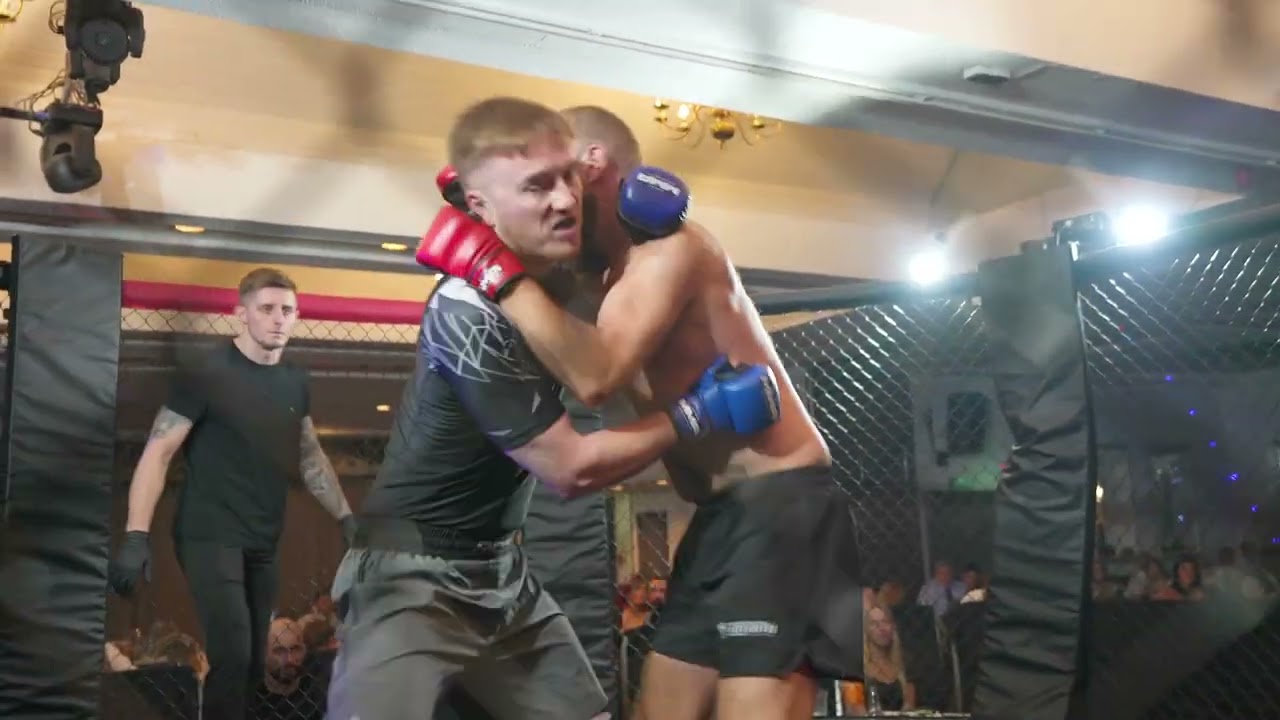 ULTRA MMA   GLASGOW   130725   FIGHT 18   JOHN BENSON VS CONOR THE CANNON