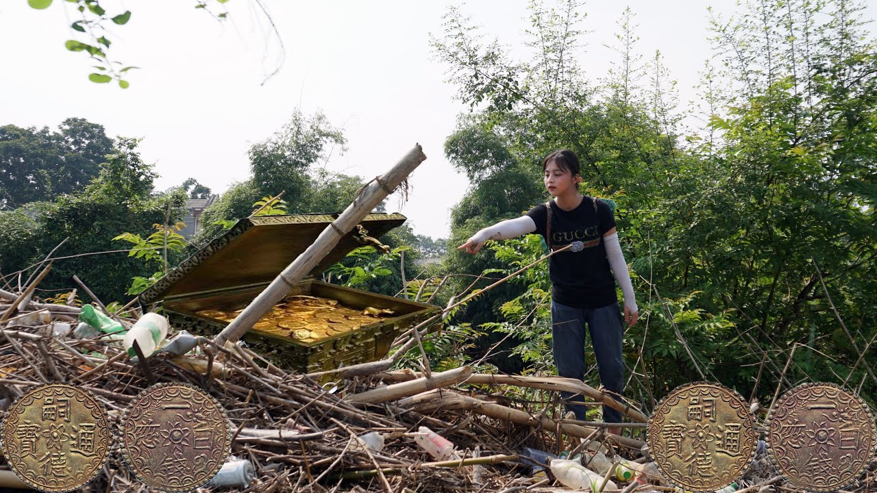 Poor girl unexpectedly discovers treasure containing many gold coins after historic flood