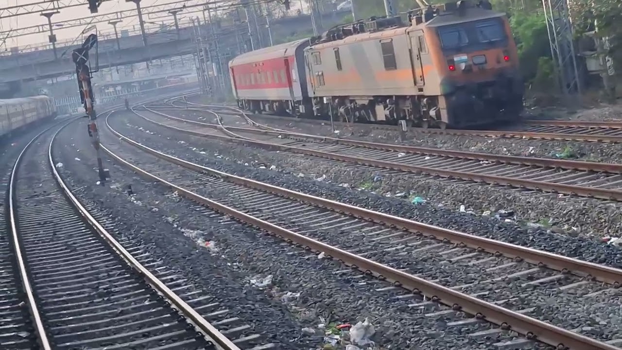69211 Ujjain- Indore Passenger Train arrival in Indore junction 