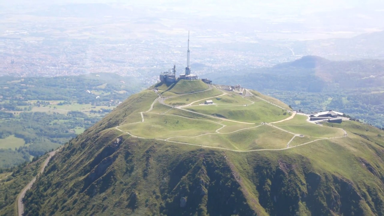Vol autour des volcans d'Auvergne en PA28, 4K HD