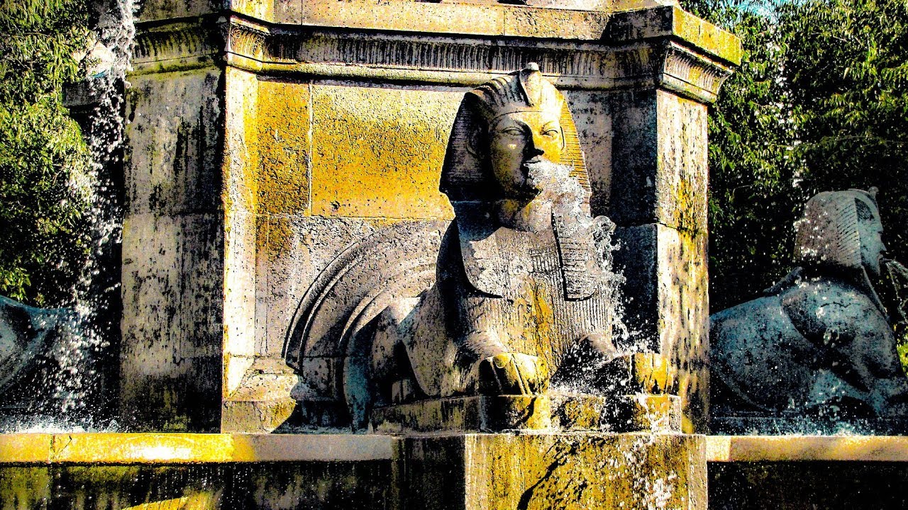A Walk Around Place du Chatele & Fountaine Chatele, Paris
