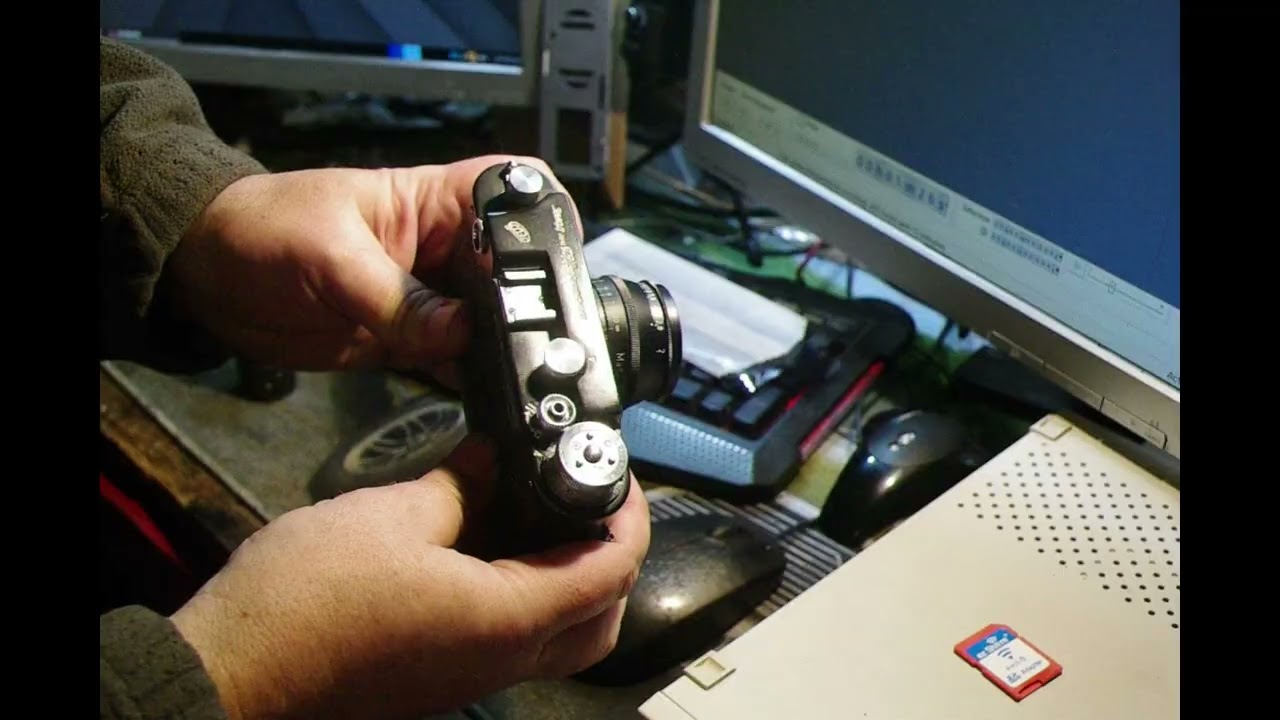 A quick look around a FED-2, Soviet era rangefinder camera