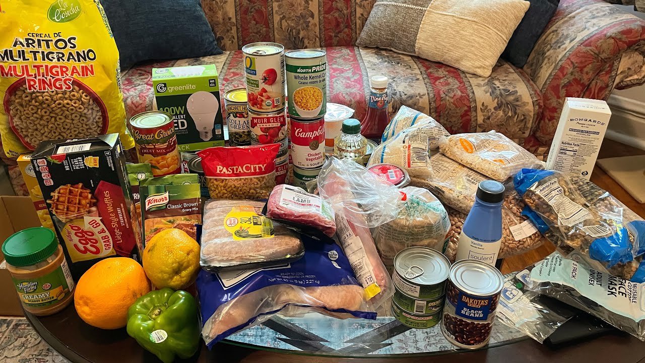 БЕСПЛАТНАЯ ЕДА В АМЕРИКЕ🇺🇸 /￼ Обзор еды из FOOD BANK 🍜/￼￼ как живут бедные в Америке 🤷?￼￼
