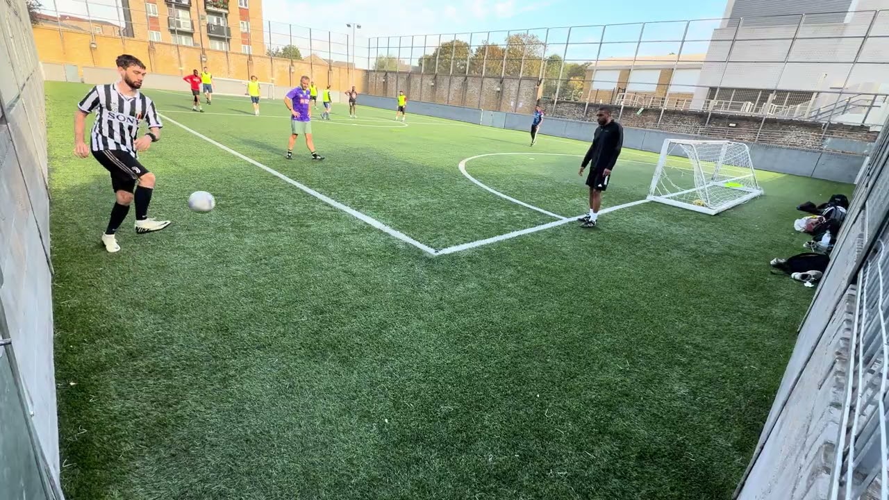 Whitechapel Footy: Bibs 6 - 6 Non Bibs