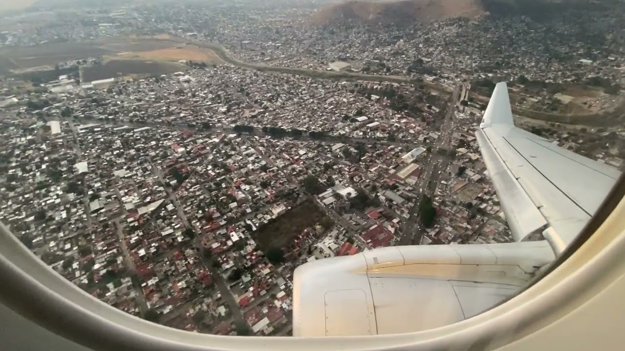 Scenic Arrival into Oaxaca Intl Airport Runway 19 American Airlines E175