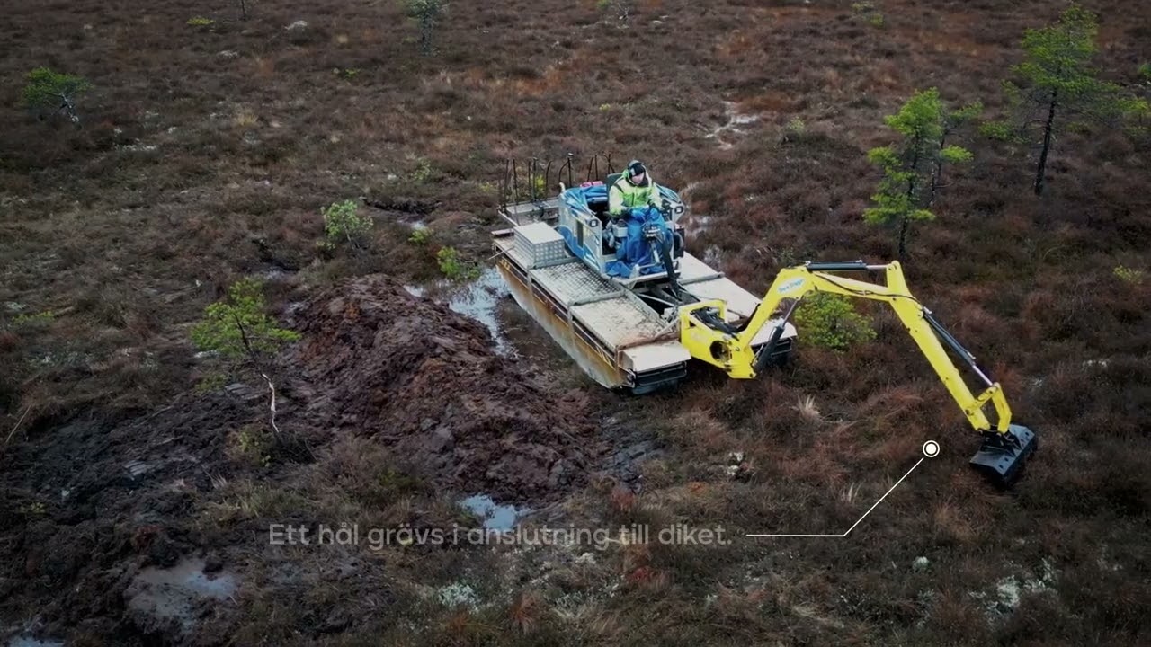 Truxor rewetting peatland in Komosse