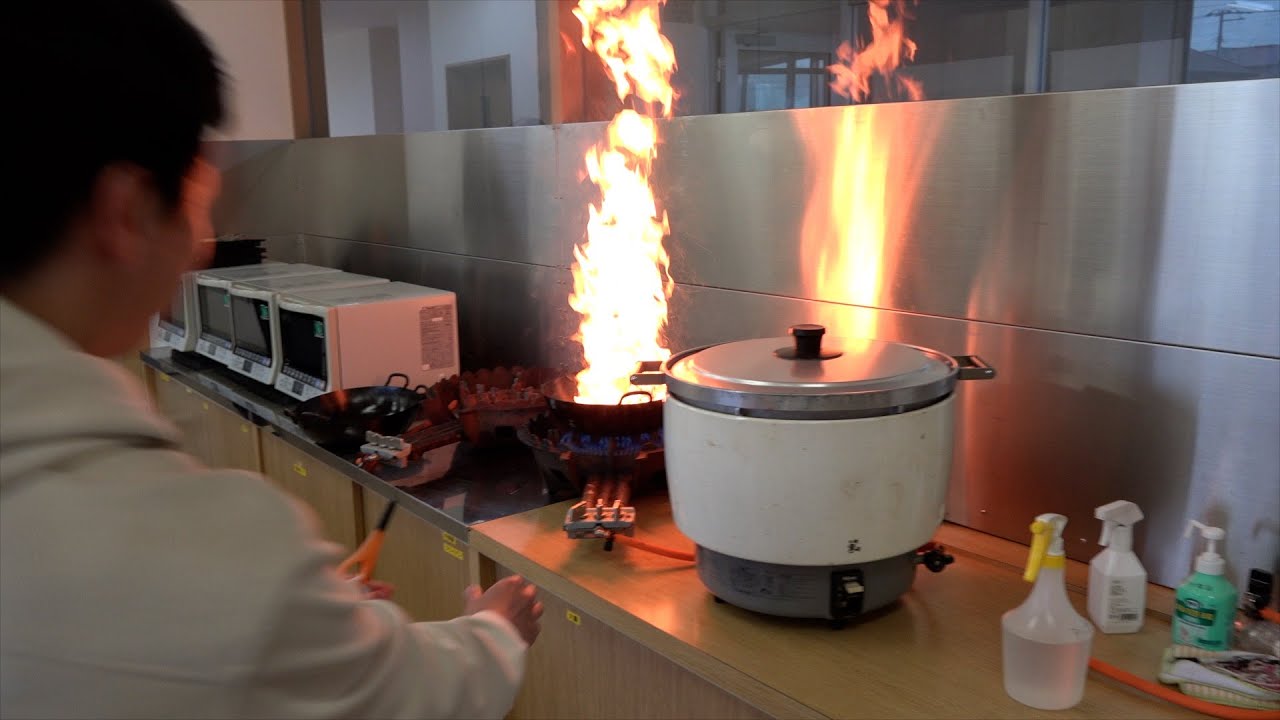 【ハプニング】料理中に火事になりメンバー全員凍りつきました・・・
