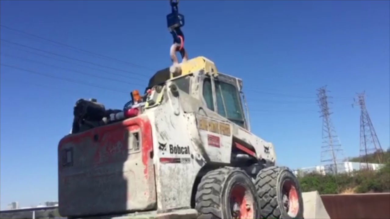 Lifting of a Bobcat with a Unique Lifting Point | Smart Lifting Solutions | Elebia