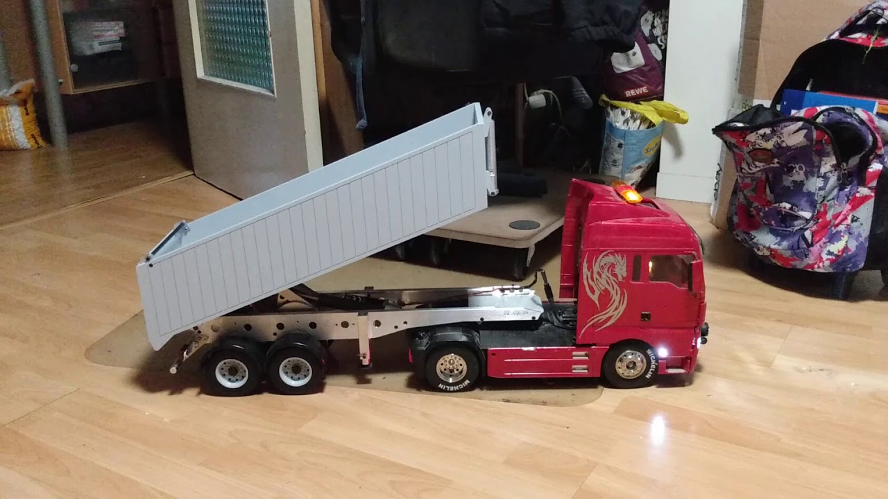 Tamiya MAN mit Carson Kippauflieger