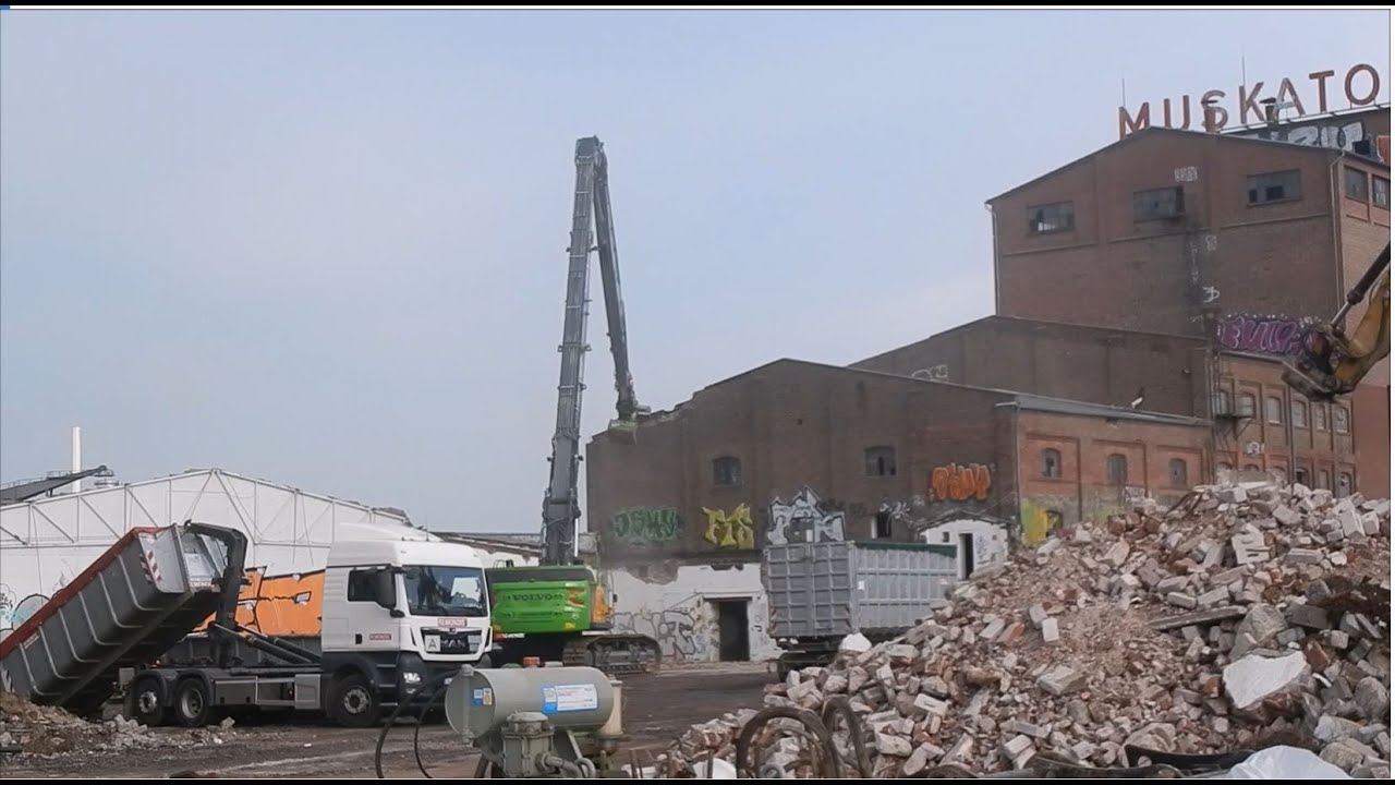 Bagger Volvo EC 750 HR Abriss alte Hallen Futtermittelfabrik Muskator