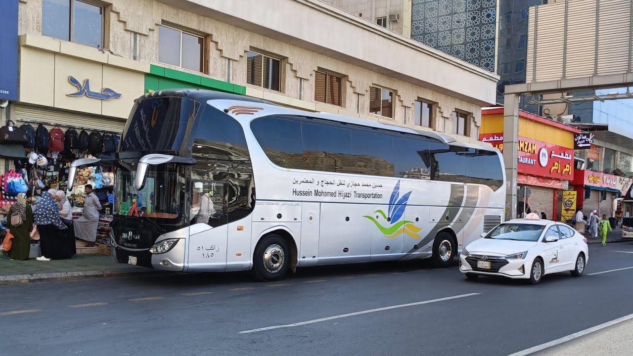 Bus-Bus Angkutan Jemaah Umrah ke Masjidilharam