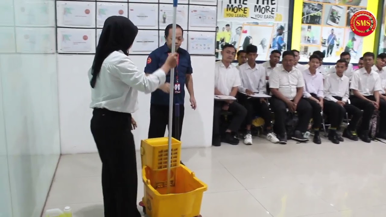 Latihan Dasar Untuk Cleaning Service Event ( OOJ ) ICE BSD. ( Mopping )
